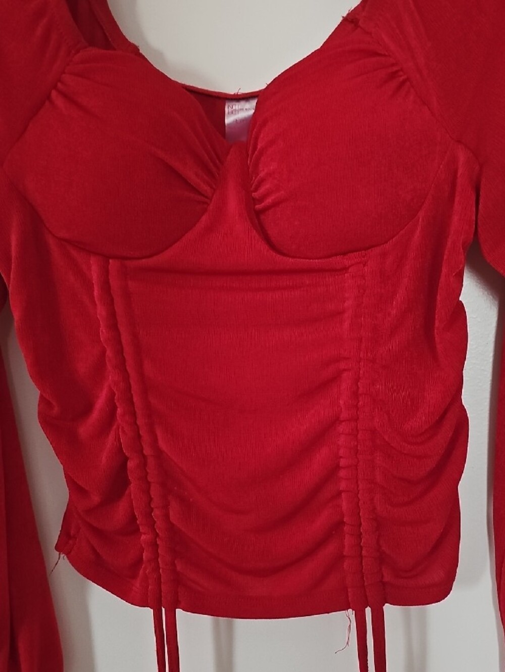 No Boundaries Red Long-Sleeve Ruched Drawstring Crop Top - Picture 2 of 4